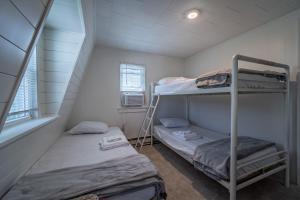 Cozy 2BR Apt Walk to the Beach and Boardwalk