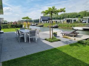 Waterfront villa, forest & golf club