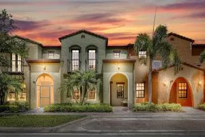Luxury Paseo Townhome Pool Bars and Beaches - Gateway