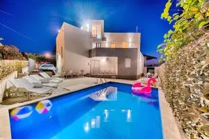 Vila 1,9km - Pečurice