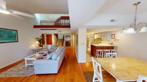 Beach and Golf Dreams: 3 Bedroom 2 Bath
