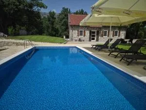 Holiday home Zlatna Glavica - Momče