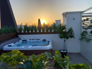 BiancaBeach317 apartament z prywatnym jacuzzi 200m od plaży