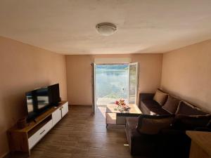 Lakeside Harmony Apartment