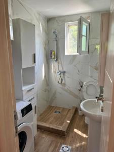 Lakeside Harmony Apartment