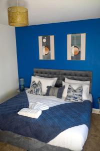 Free Parking, Contractors, Families, Long Stays - Large Home