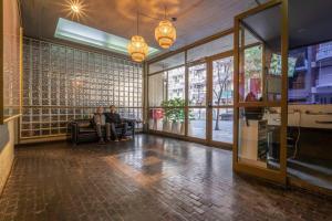 Inspiring loft tosuper spacious with service