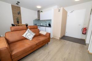 LL Properties - H81 Charming Deluxe Apartment