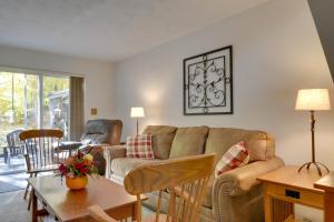 Charming Hidden Valley Resort Home Walk to Slopes