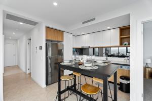Modern 2 Bedroom Unit at The Gallery Residences in Broadbeach - Q Stay