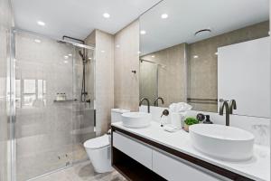 Modern 2 Bedroom Unit at The Gallery Residences in Broadbeach - Q Stay