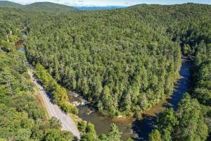 Treehouse Cabin with Mountain, River Views and Arcades