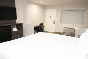 King Room room in Americas Best Value Inn Harlingen