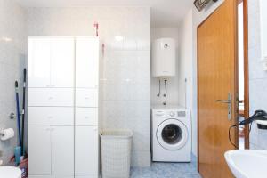 Apartments with parking space Split - 22909