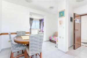 Apartments with parking space Split - 22909