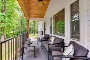 3 Mi to Downtown Home with Fire Pit in Forest City - Boiling Springs