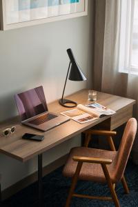 Superior Queen Room room in Rydges Sydney Airport Hotel