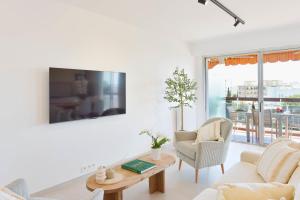 Luxury 1-Br apartment sea view parking