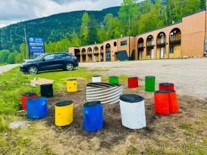 Avola Mountain Lodge - Blue River