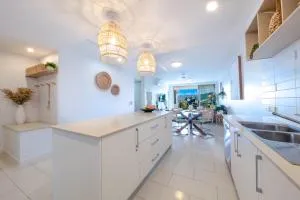 Sea-La-vie Whitsunday Ocean views & Pool views - Bowen