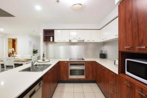 Chevron Renaissance Surfers Paradise Sleeps 10 1st Floor - Optimise BNB