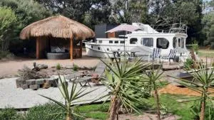 Shipwrecked Oasis Ocean Bay Getaway PL - Boneo