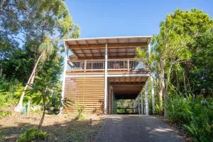Treeside - Sleeps 6 - North Stradbroke Island
