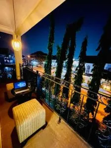 Elegance Oasis: Central 2BR Apartment with Balcony, View, and WiFI in Maitama - Maitama