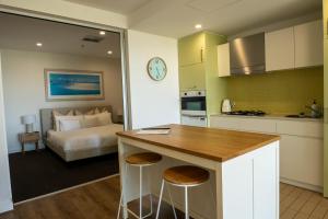 Glenelg Oasis, Pool, Gym, Spa & Sauna, Free Parking, City Views