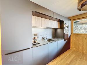 Appartement dException 2 Chambres, 63 m², au Pied des Pistes, Parking Inclus, Wi-Fi - FR-1-560-142