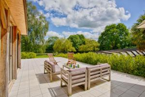 Villas La Chaumiere - Tennis & Swimming Pool - Branville : photos des chambres