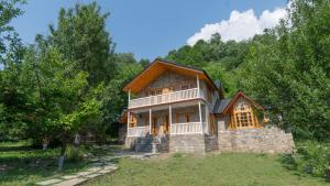 Somvan Chalet by Mick-Hans