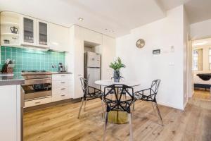 VAQUAY Gatsby In Melbourne CBD