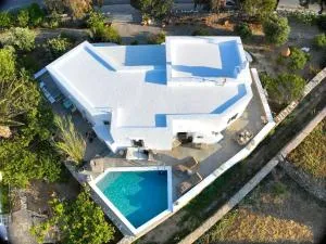 Villa Arades Sifnos with Private Pool - 阿提蒙