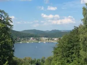 Haus mit Seeblick - Terrassen - großzügig auf 2 Ebenen - freistehend 1.000 qm - Harbshausen