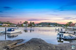 Water Front - 6 Beds Lux Home