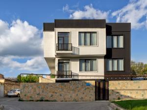 Niabi Apartments with Cinema and Billiards