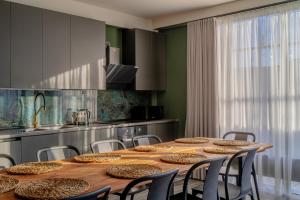 Niabi Apartments with Cinema and Billiards