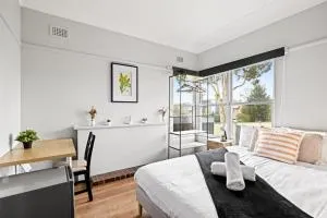 Classic Double Room - Centrally Located at Narwee - Shared Bathroom - Narwee