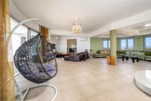 Villa Zafira - Seaview Manor with Heated Pool