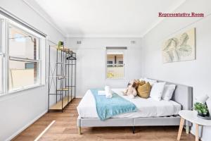 Cozy Queen Room in Narwee - Next to Stations & Shops - Shared Bathroom
