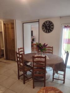 Appartements Gite 2 chambres avec cours : photos des chambres
