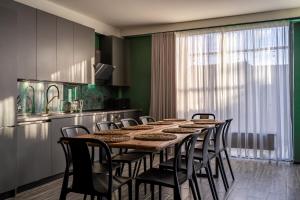 Niabi Apartments with Cinema and Billiards