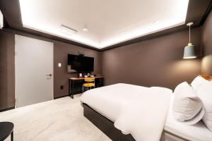 Phòng Tiêu Chuẩn Giường Đôi (Standard Double Room)