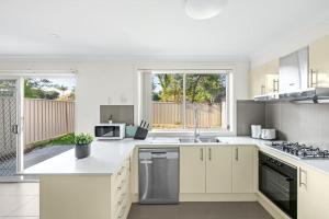 Serene Double Room in Panania - Close to Stations & Shops - Shared Bathroom