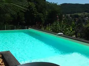 Gite Atelier Montignac // Piscine à débordement - Aubas