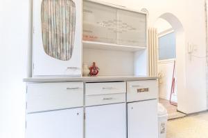 Vintage 1BR with Shared Garden - U6 Metro & Danube