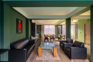 Niabi Apartments with Cinema and Billiards