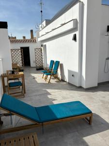 Central Studio with Shared Rooftop Terrace