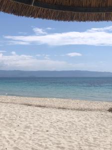 Proche porticcio, Coup de cœur asuré,Appartement de standing, rez de villa 6 couchages, climatisé à 150m de la plage, terrains de tennis